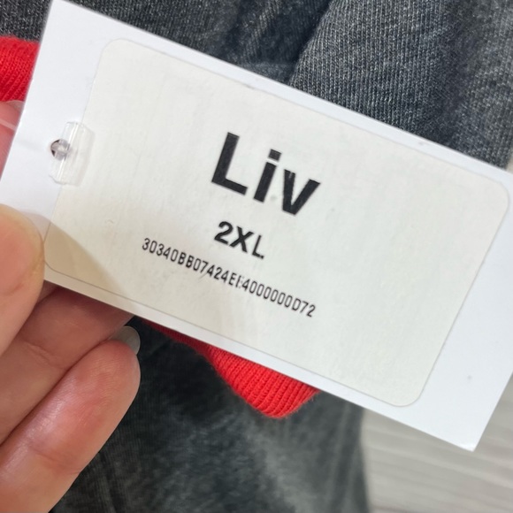 LuLaRoe 2XL Christmas Liv top with TC Christmas leggings - Picture 7 of 15